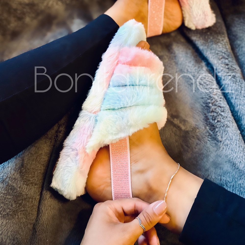NEW 🔥 Tie Dye Fluff Faux Fur Slippers - Picture 2 of 6